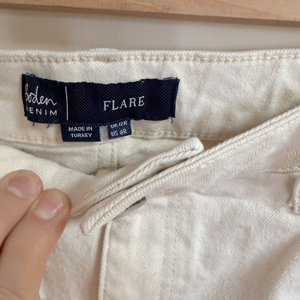 Boden Cropped Flare Leg Ecru Jeans - Picture 3 of 4